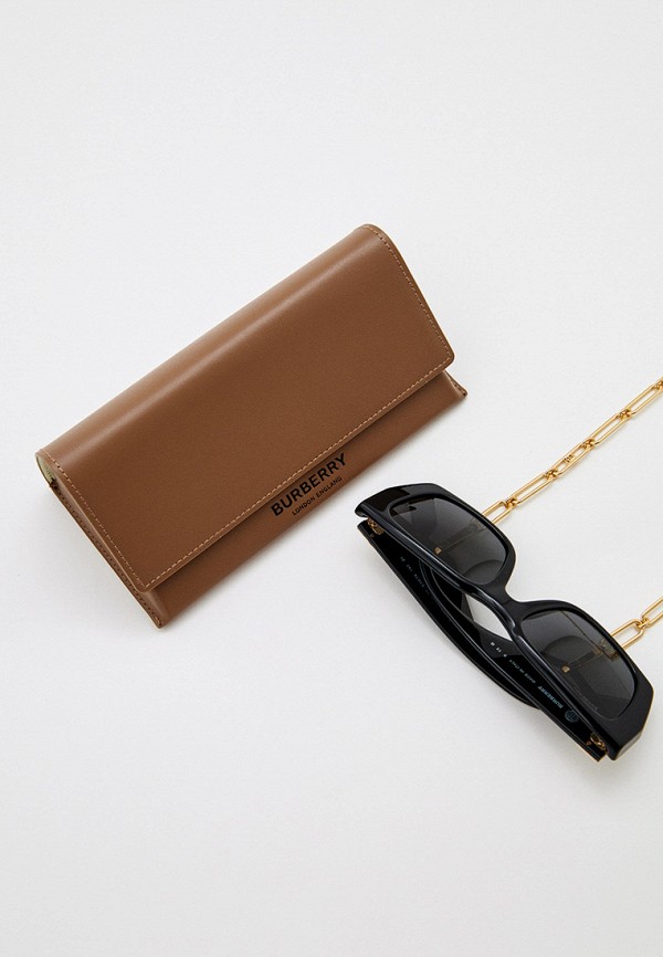 фото Очки солнцезащитные и цепочка burberry