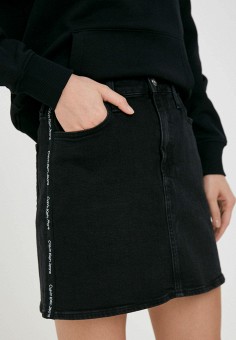 Юбка джинсовая, Calvin Klein Jeans, цвет: черный. Артикул: RTLABA941301. Одежда / Юбки