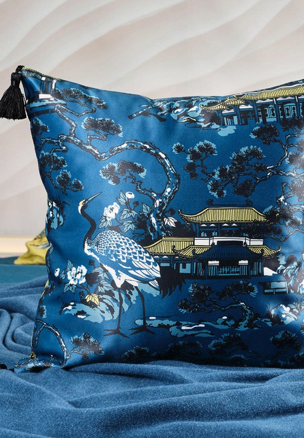 Moroshka Подушка декоративная - атласная двусторонняя с принтом и кисточками Kitayskaya 40х40 см - фото 4