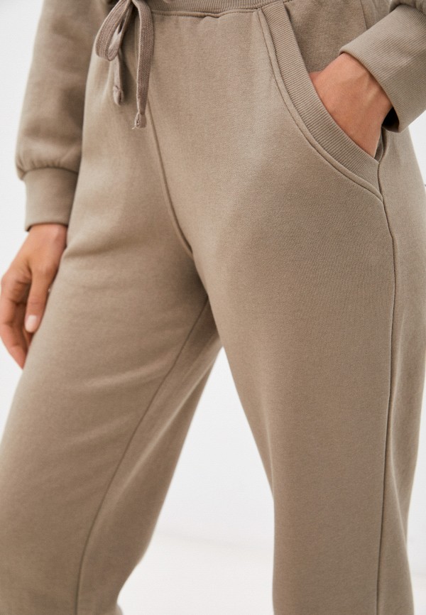 серо бежевые брюки