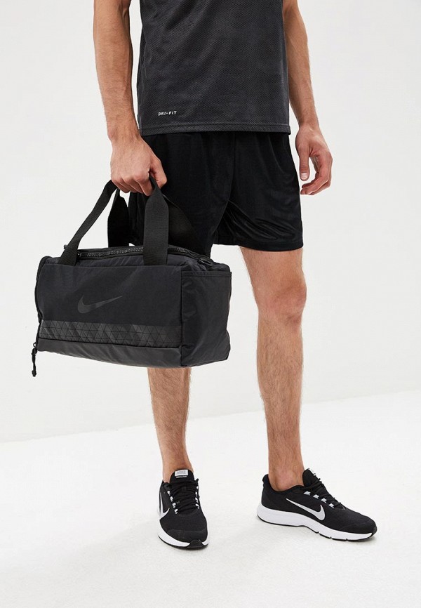 Сумка спортивная Nike VAPOR JET DRUM (MINI) TRAINING DUFFEL BAG, цвет:  черный, NI464BMBWDA2 — купить в интернет-магазине Lamoda