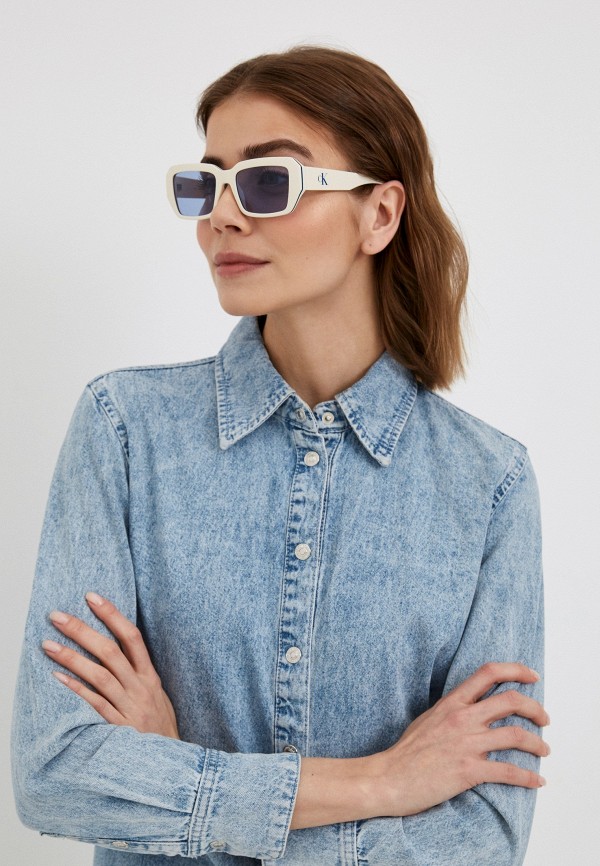 Очки солнцезащитные Calvin Klein Jeans CKJ23602S 100, цвет: белый ...