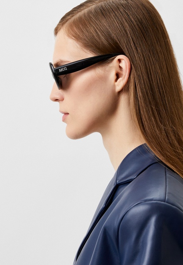 McQ Alexander McQueen Очки солнцезащитные - MQ0383S 001 - фото 6