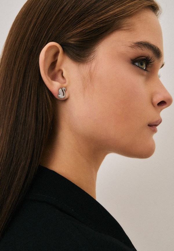 Swarovski® Серьги - Iconic Swan с гальваническим покрытием из золота, рутения и родия. - фото 5