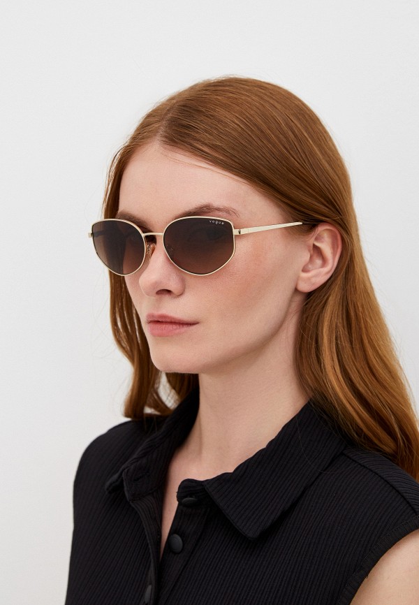 Очки солнцезащитные Vogue® Eyewear VO4293SI 848/13, цвет: золотой ...