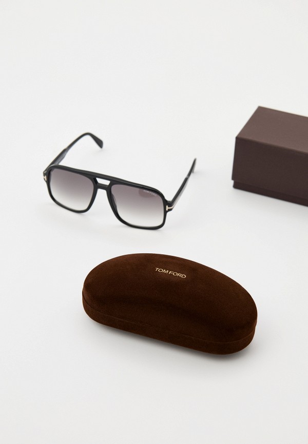 Очки солнцезащитные Tom Ford FT0884 01B, цвет: черный