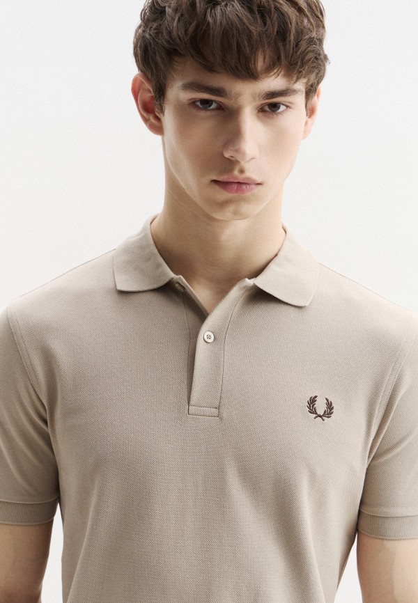 Fred Perry: polo em tom neutro