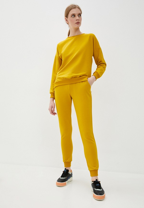 Квин спортивная одежда. Костюм Bad Queen. Queen спортивный костюм женский желтый. Желтый спортивный костюм женский 2021. Спортивный костюм Queen.