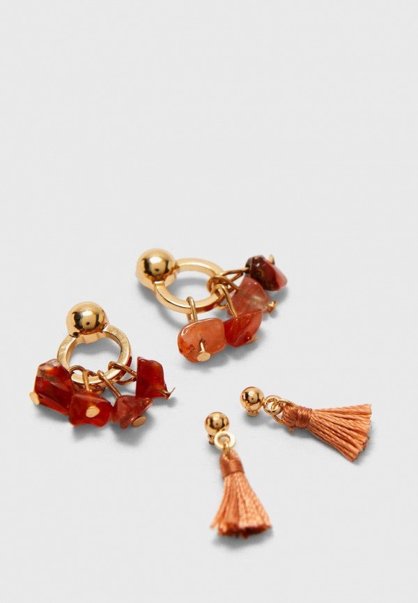 пар сережек.