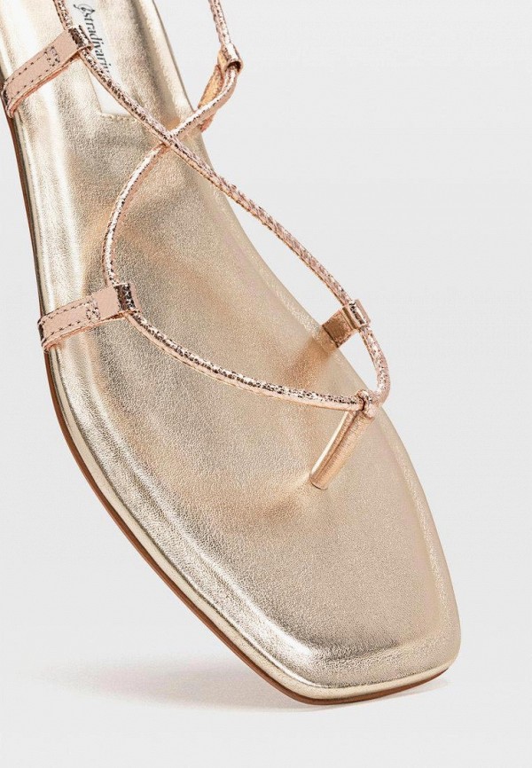 

Сандалии Stradivarius, Золотой