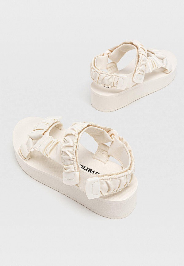 

Сандалии Stradivarius, Бежевый