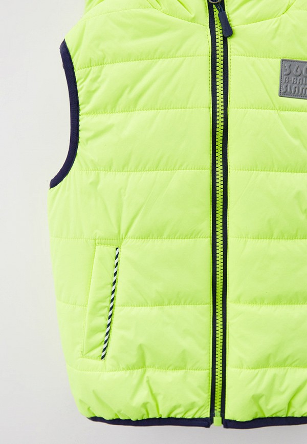 фото Жилет, свитшот и джинсы playtoday