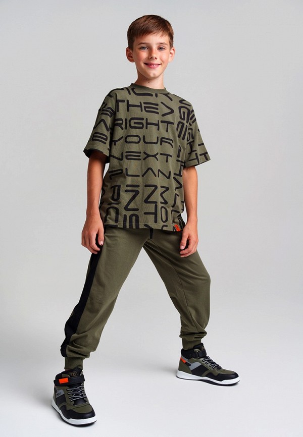 фото Футболка и брюки playtoday