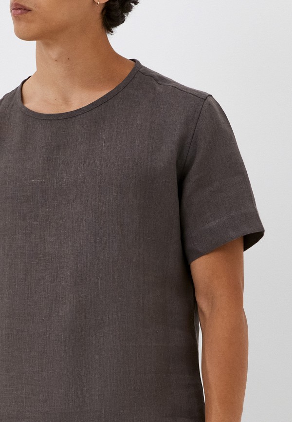 фото Футболка изольна