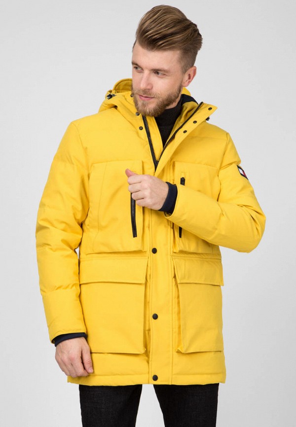 Крокус мужчина в желтой куртке. Томми Хилфигер куртка мужская желтая. Пуховик Томми Хилфигер желтый мужской. Куртка Томми Хилфигер желтая зимняя. Tommy Hilfiger желтая куртка 2021.