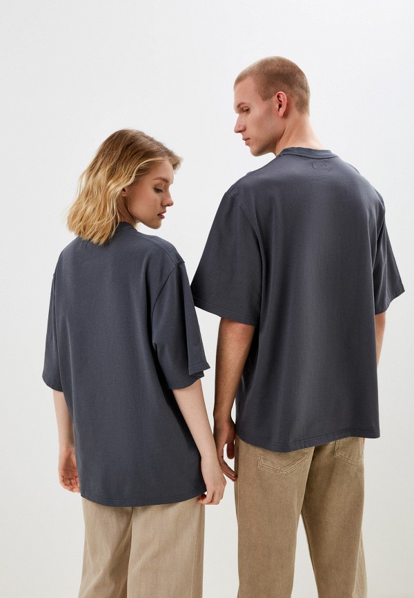 фото Футболка out of reach