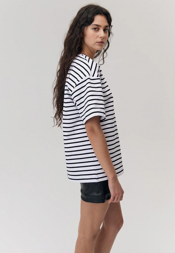 фото Футболка all we need