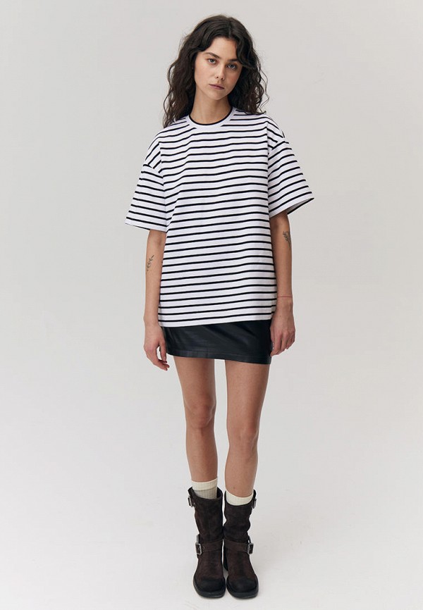 фото Футболка all we need