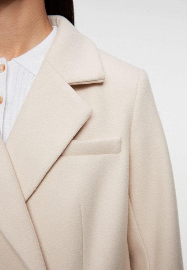 Пальто с воротником. Бежевые воротники. Съемные воротники с золотом. Рубашка с высоким воротником мужская. Бежевый воротник.