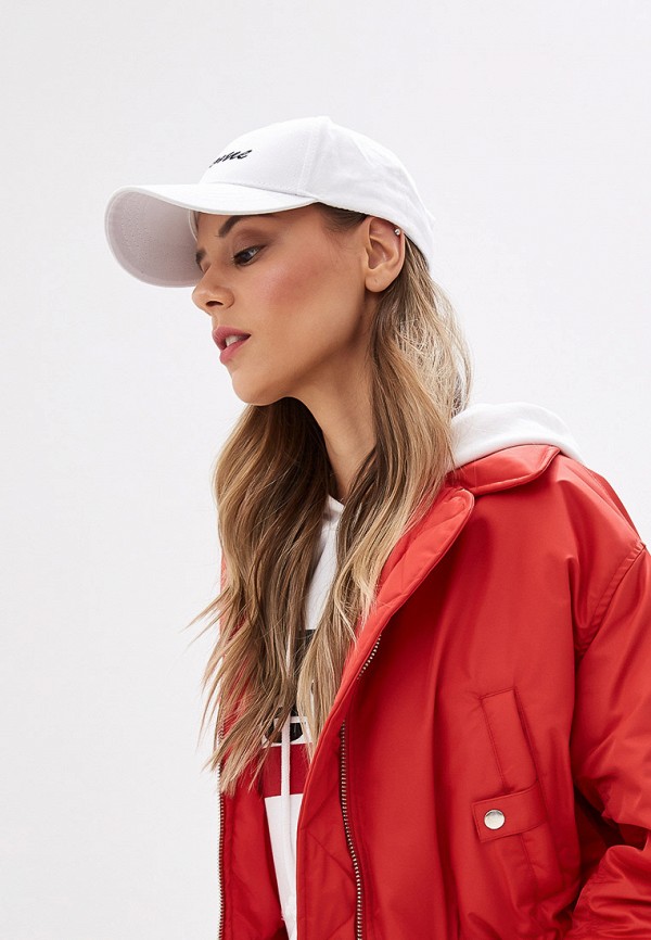 фото Бейсболка красная жара