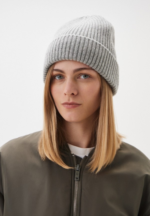 фото Шапка to be one