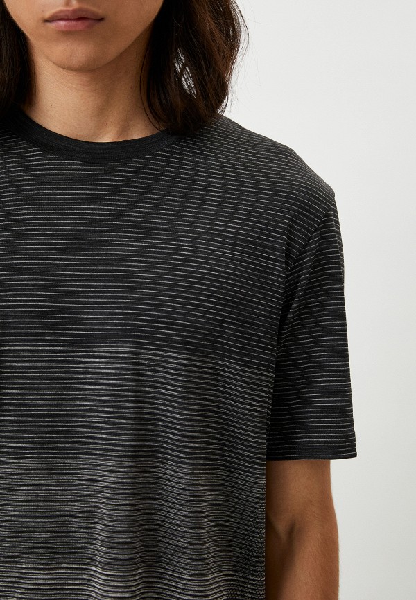 Футболка  UNIQLO фото