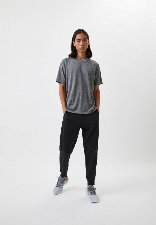 Футболка  UNIQLO фото