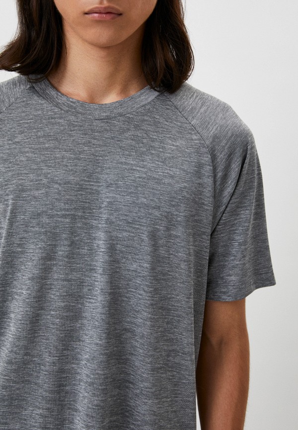 Футболка  UNIQLO фото