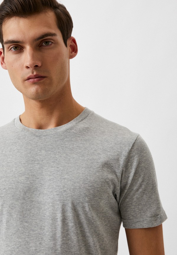 Футболка  UNIQLO фото