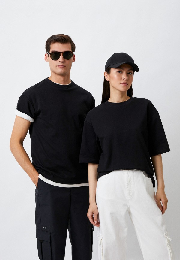 Футболка  UNIQLO