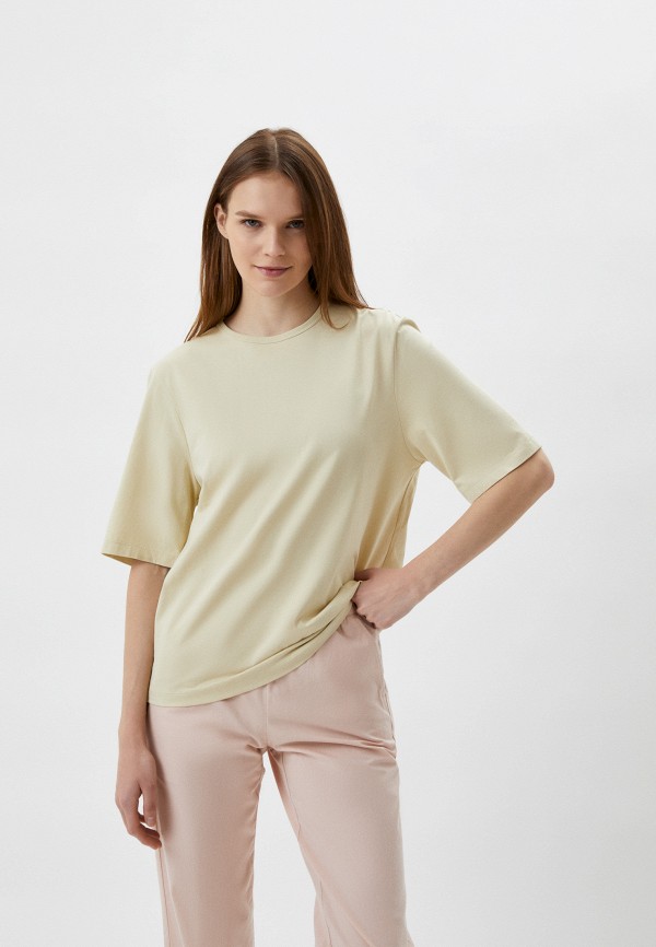 Футболка  UNIQLO