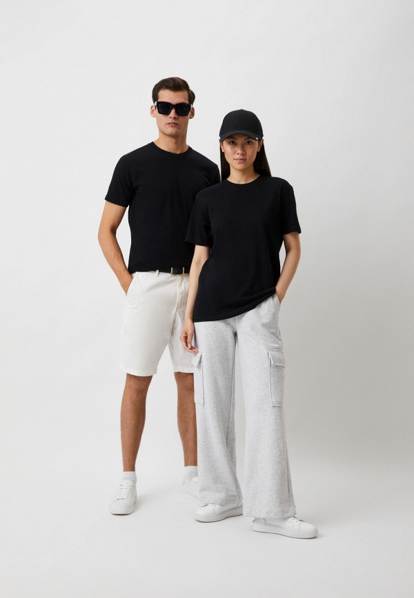 Футболка  UNIQLO фото