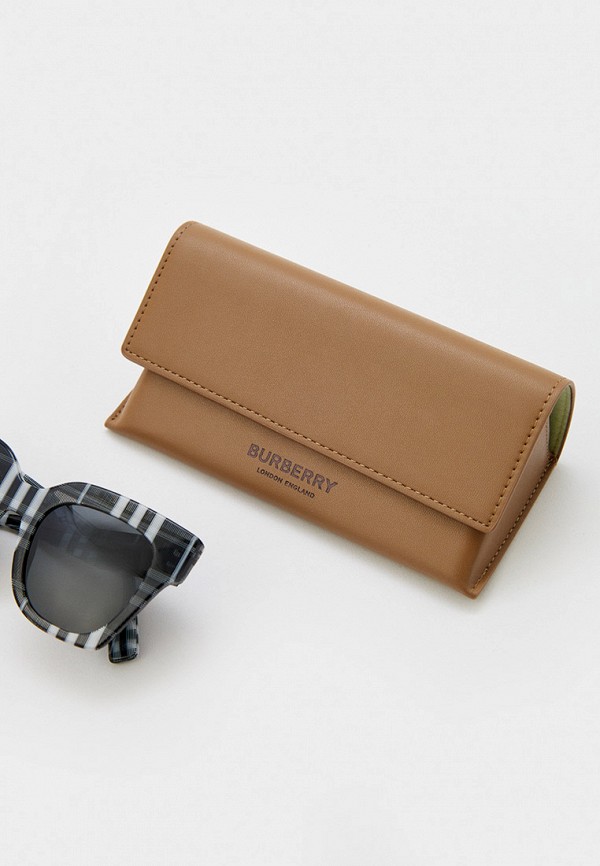 Очки солнцезащитные  Burberry фото