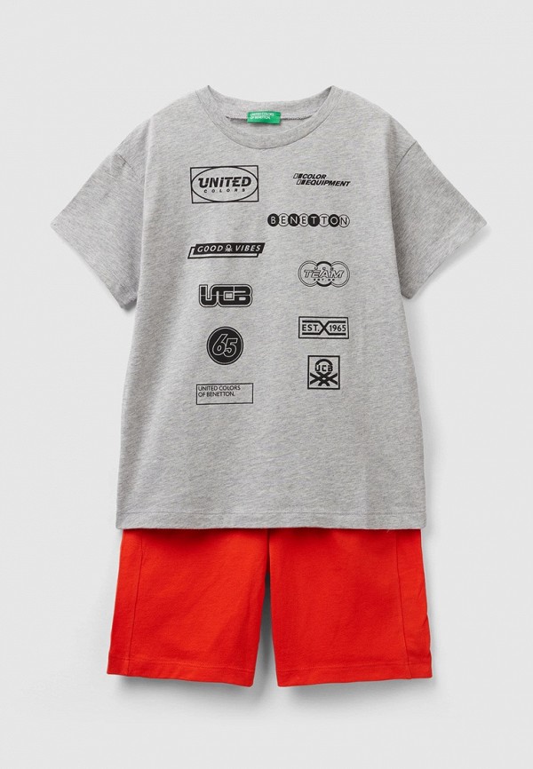 Футболка и шорты United Colors of Benetton. Цвет: разноцветный
