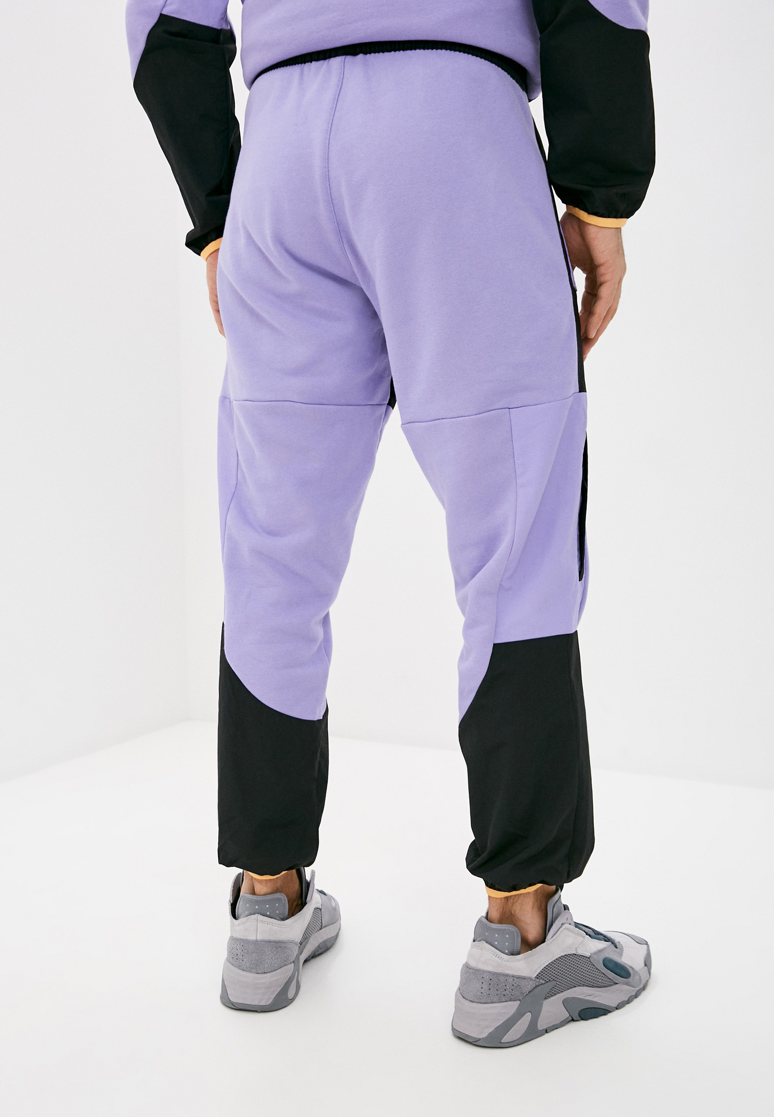 Мужские спортивные брюки Adidas Originals (Адидас Ориджиналс) GN2368 купить  за 6699 руб.