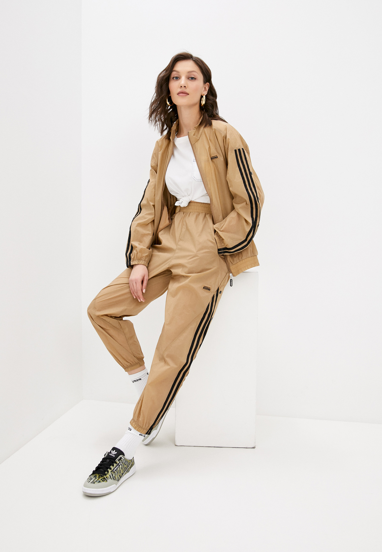 Женские спортивные брюки Adidas Originals (Адидас Ориджиналс) GN4274 купить  за 2790 руб.