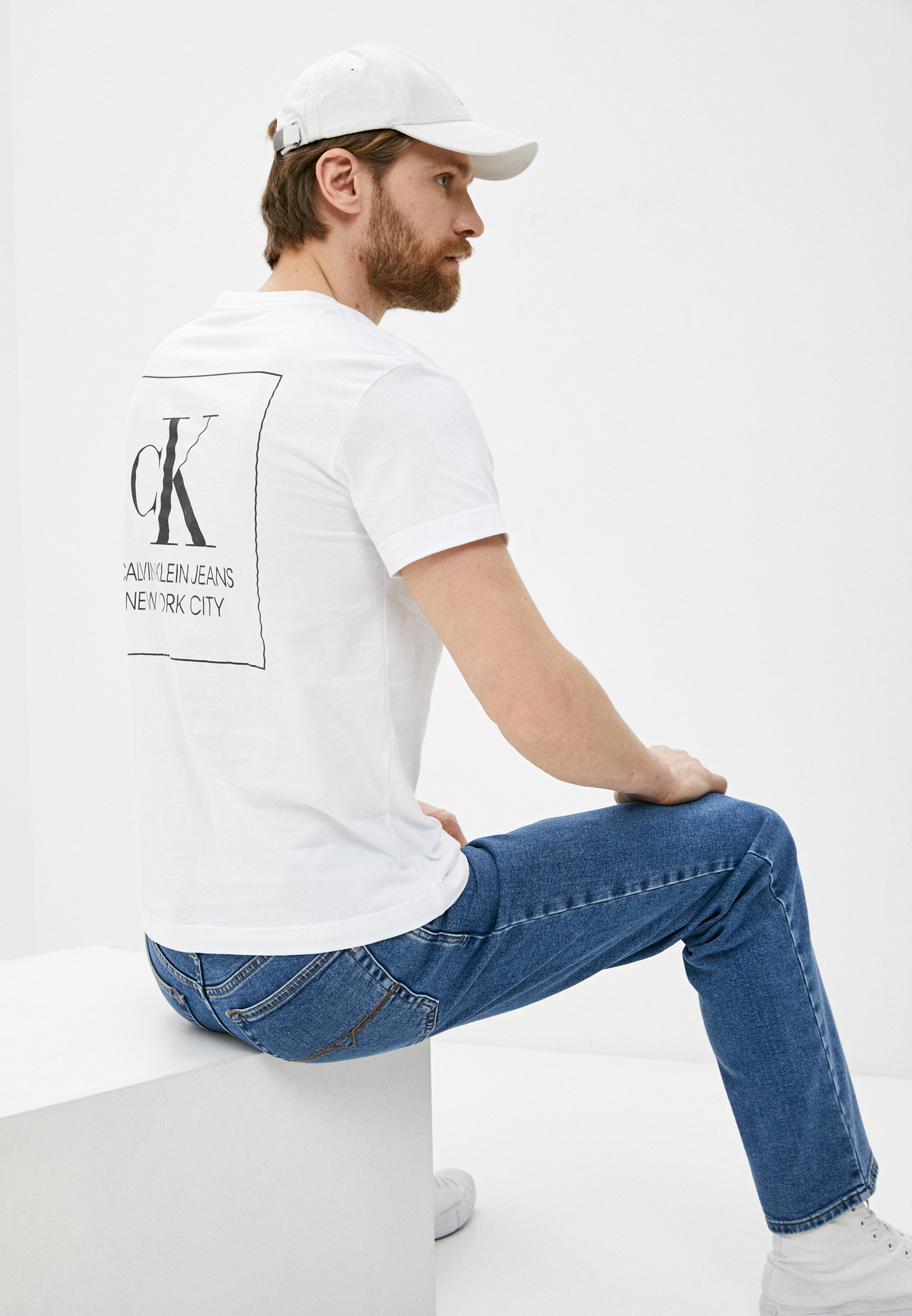 Футболка с коротким рукавом мужской Calvin Klein Jeans J30J317492 цвет  белый купить за 4060 руб.