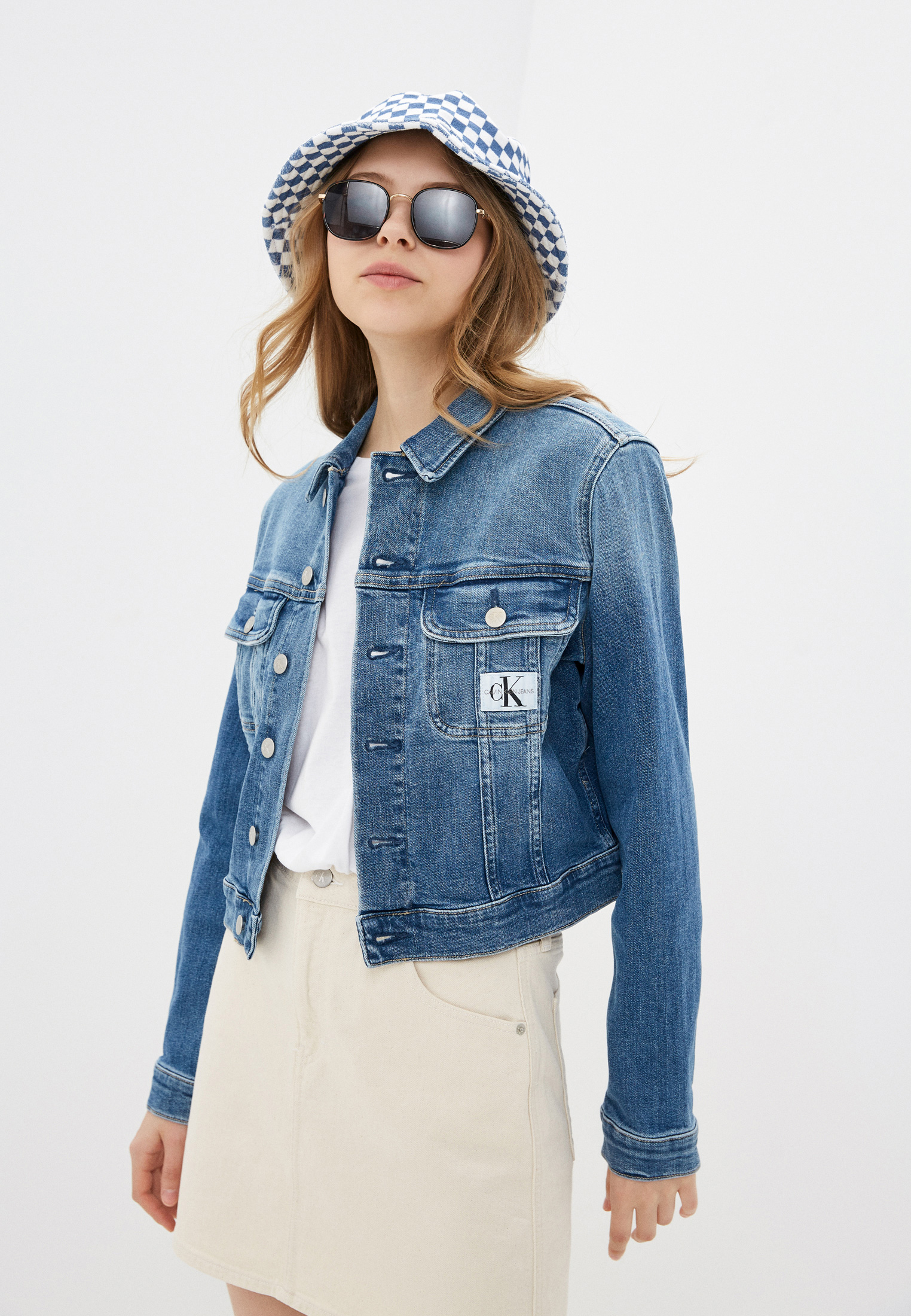 Джинсовая куртка женская Calvin Klein Jeans J20J216305 цвет синий купить за  11999 руб.