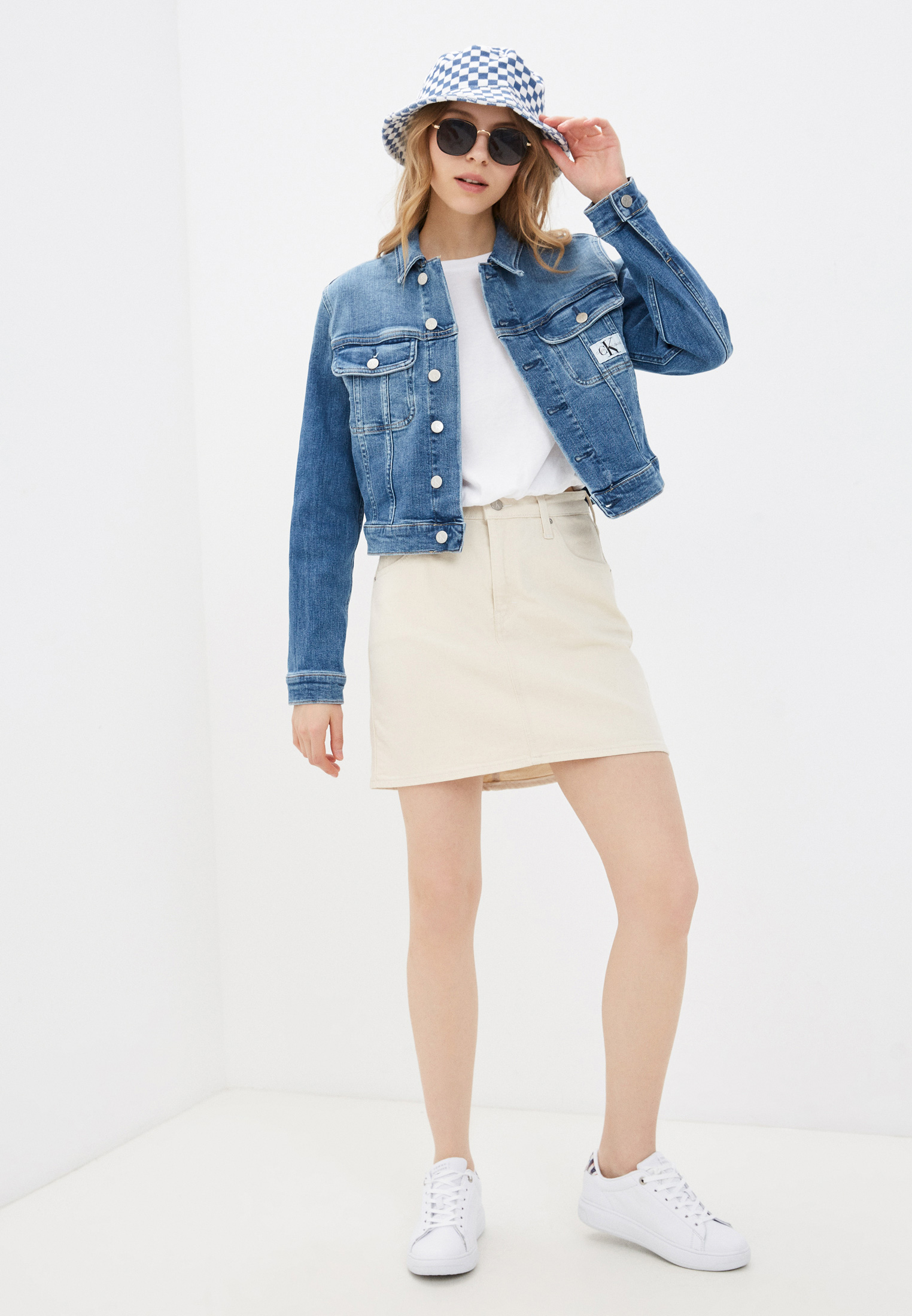 Джинсовая куртка женская Calvin Klein Jeans J20J216305 цвет синий купить за  11999 руб.