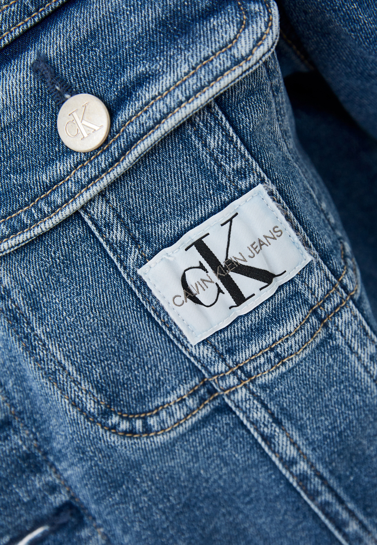 Джинсовая куртка женская Calvin Klein Jeans J20J216305 цвет синий купить за  11999 руб.