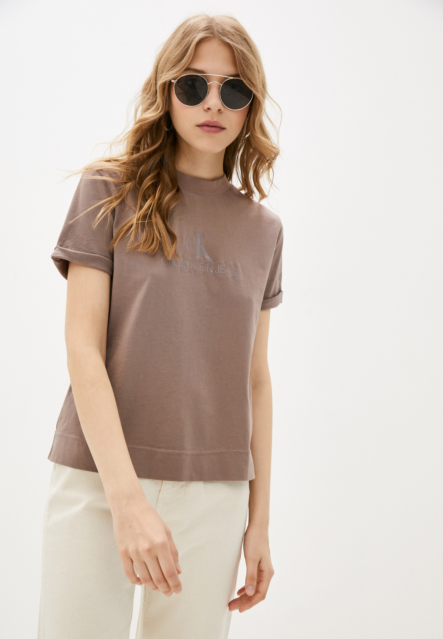 Футболка с коротким рукавом женский Calvin Klein Jeans J20J215614 цвет  коричневый купить за 2900 руб.