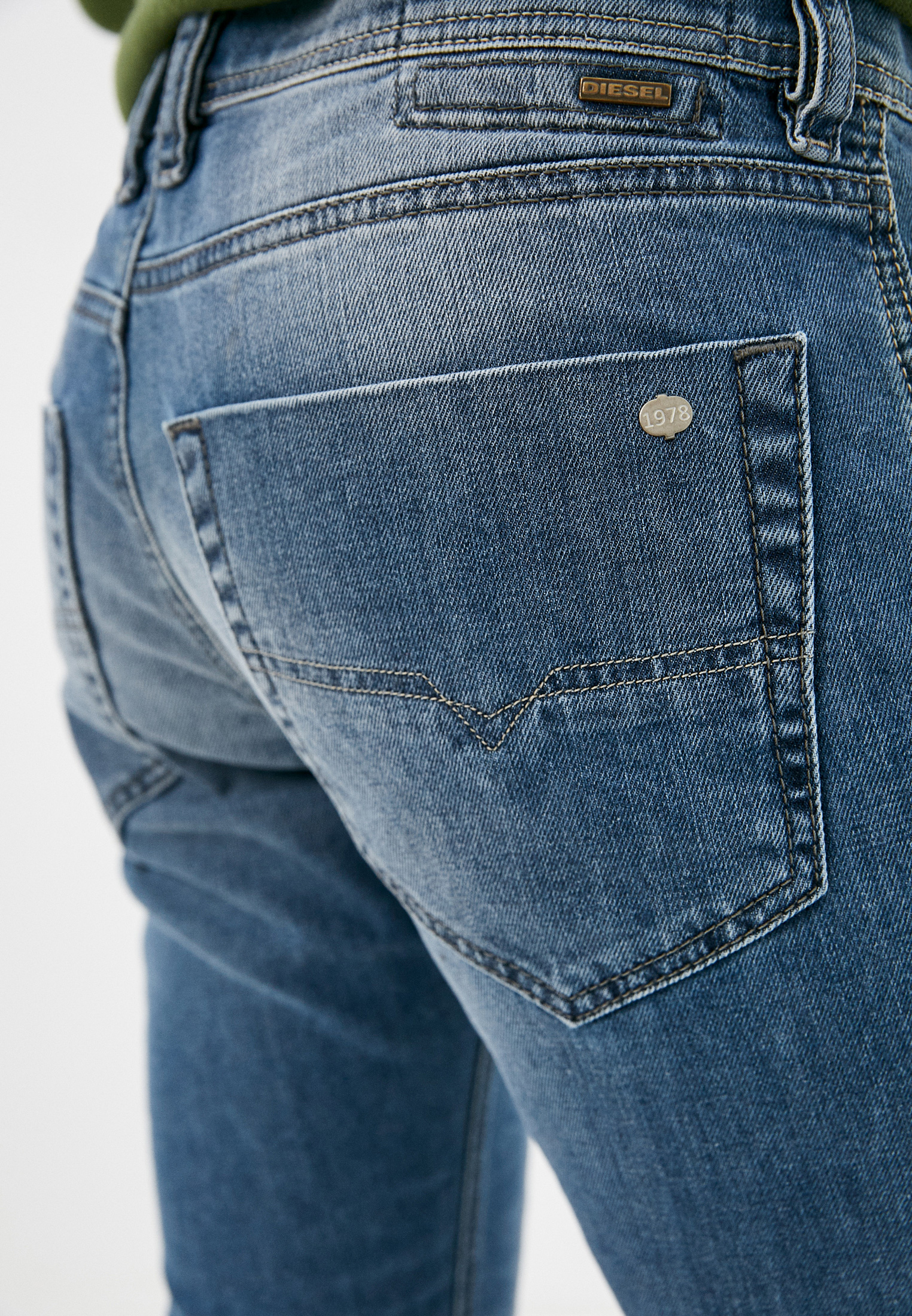 Мужские зауженные джинсы Diesel (Дизель) 00CKRJ0842H: изображение 4