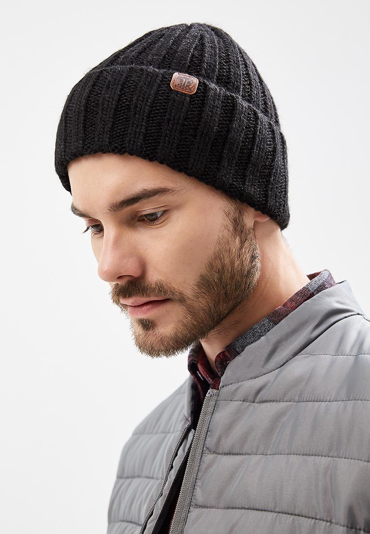 Шапка с бубоном мужская 2022 мода. Мужская шапка 2024 тренд. Шапка мужская зимняя вязаная. Мужские вязаные шапки. Модные мужские вязаные шапки.