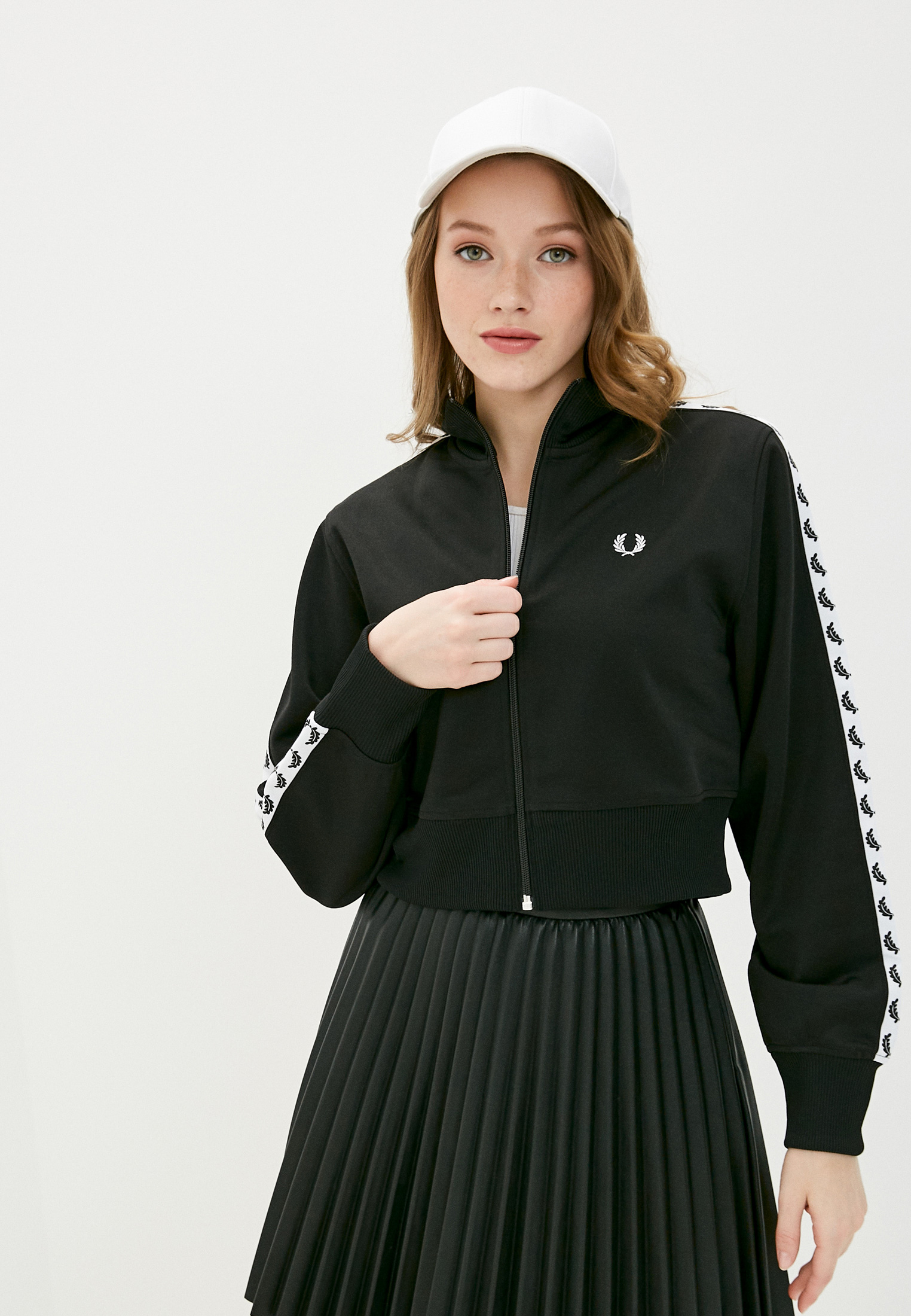 Олимпийка женская Fred Perry J1100 купить за 8990 руб.