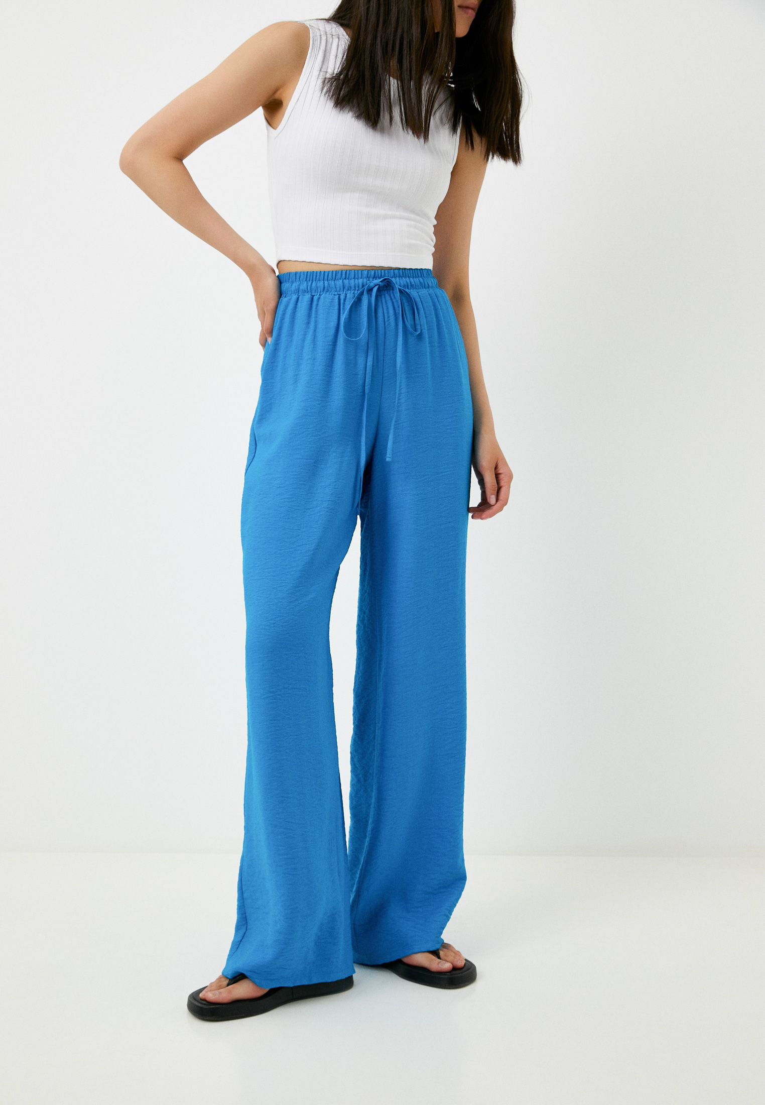 Широкие и расклешенные джинсы женские Mango (Манго) 47078648