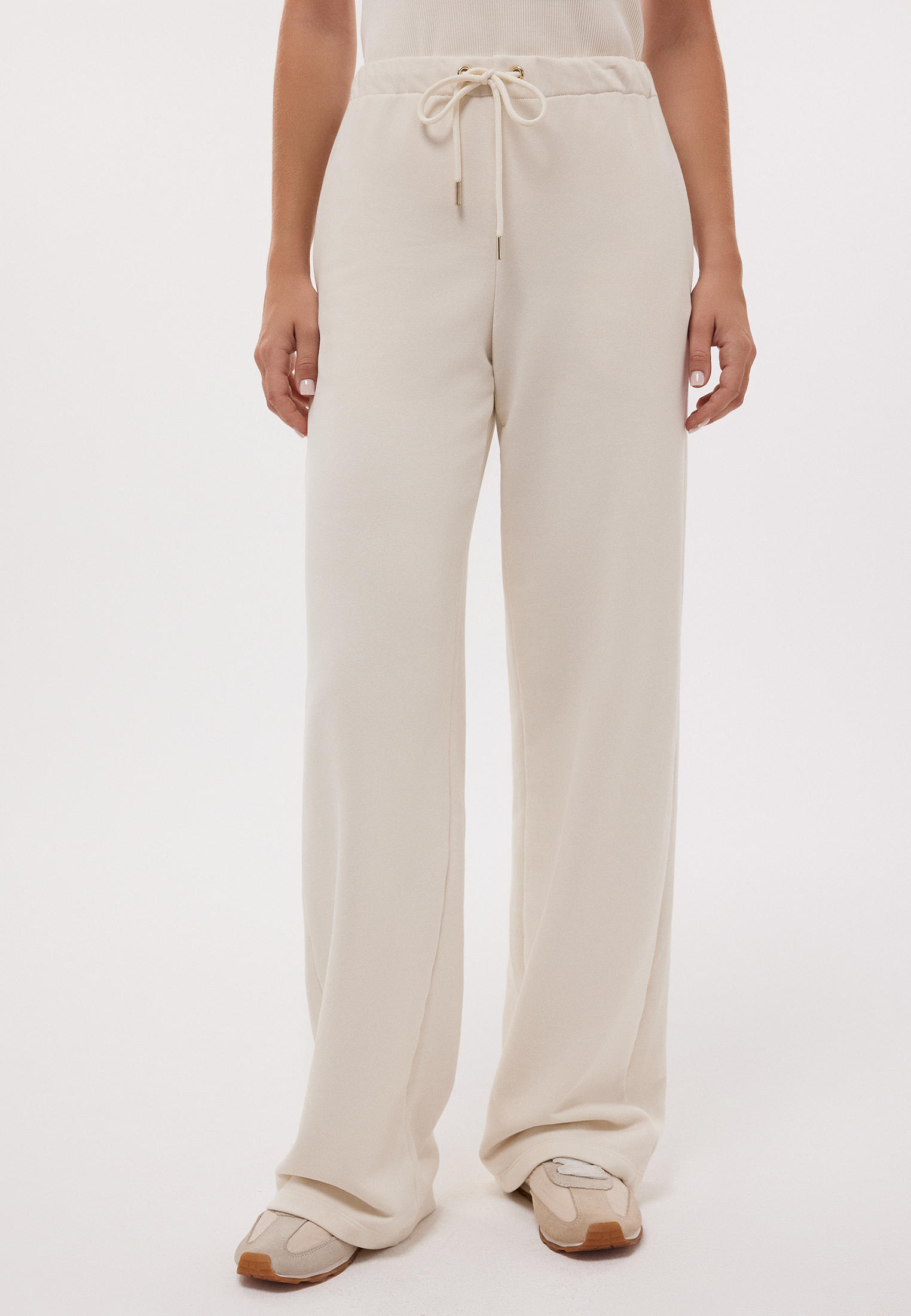 Кездесу сағатында брюнетканы блді Кездесу сағатында брюнетканы блді