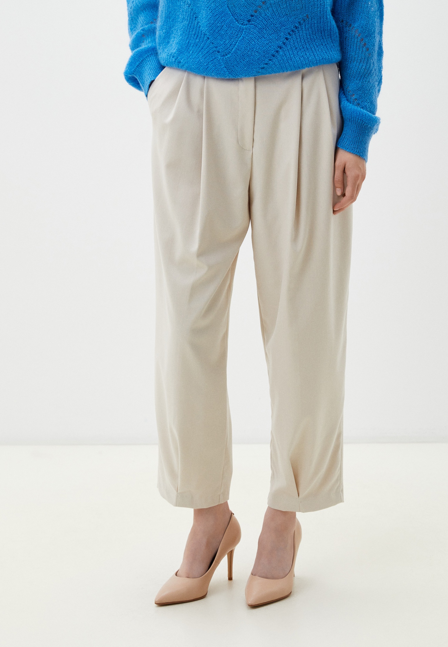 БДСМ емшек ұшын тарту бейне Шайтанның добы эротикалық фильмінен кадрлар