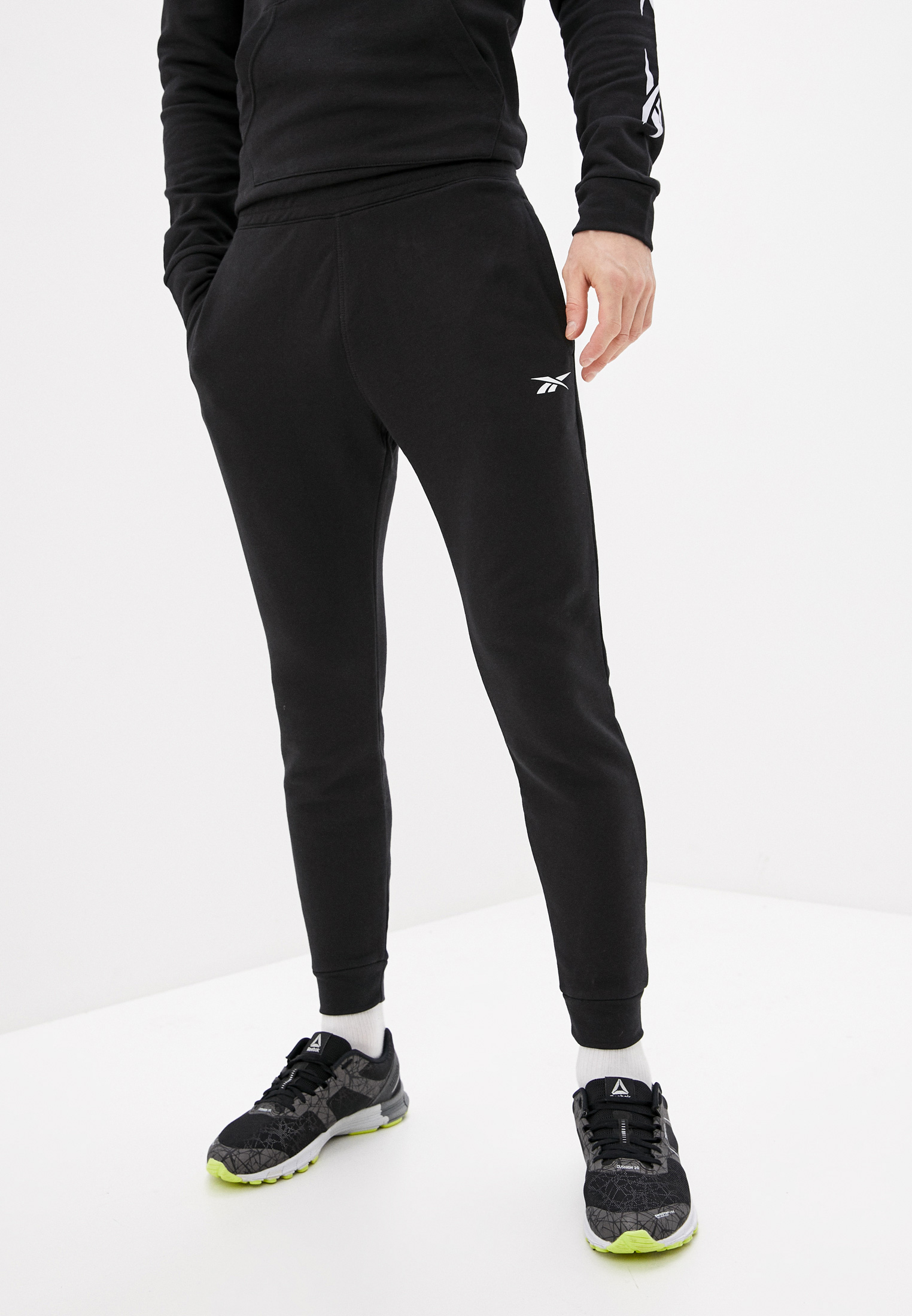 Спортивный костюм мужской Reebok (Рибок) GL3159 цвет черный купить за 6290  руб.