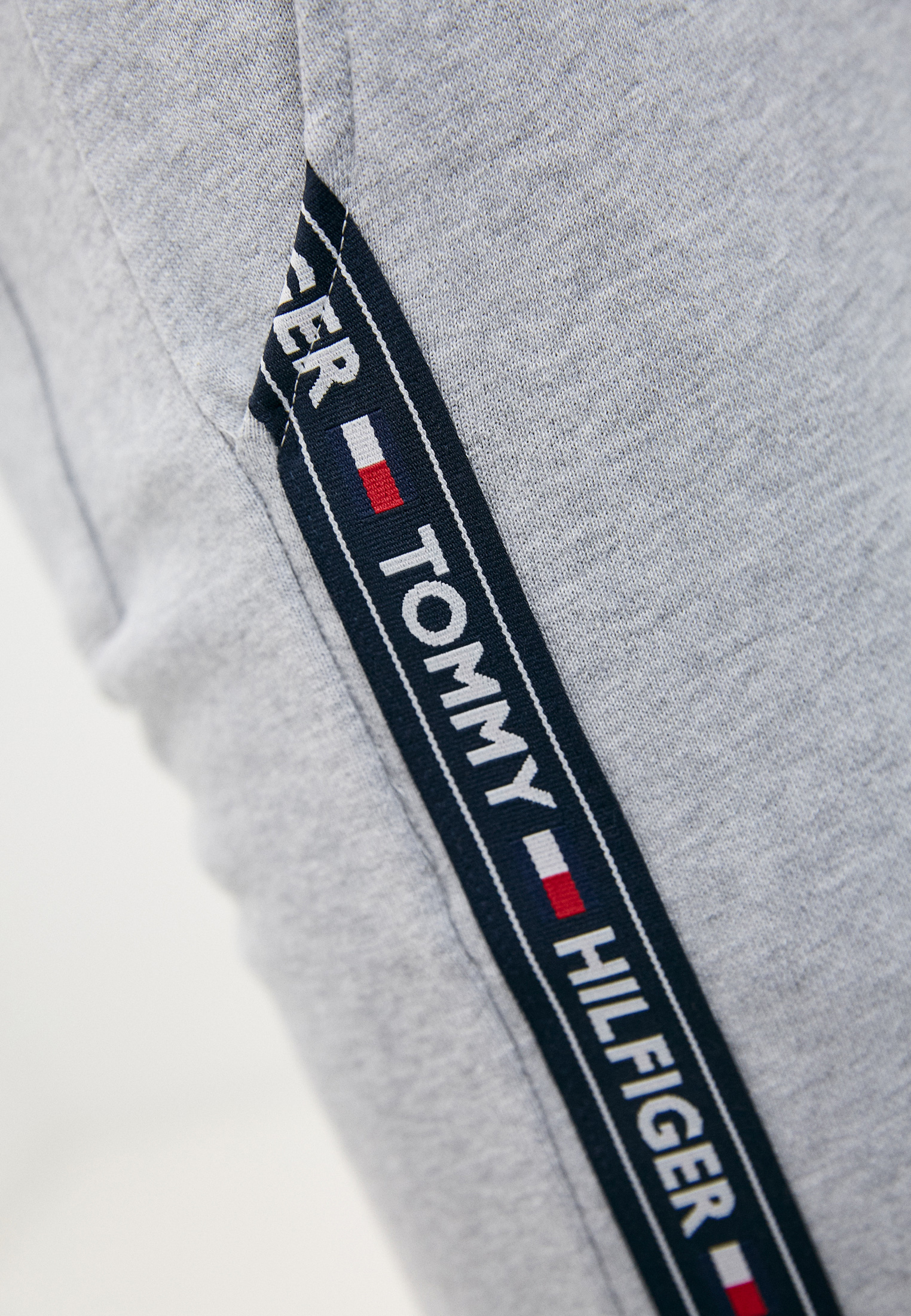 Muzhskie Sportivnye Bryuki Tommy Hilfiger Tommi Hilfiger Um0um00706 Kupit Za 5510 Rub