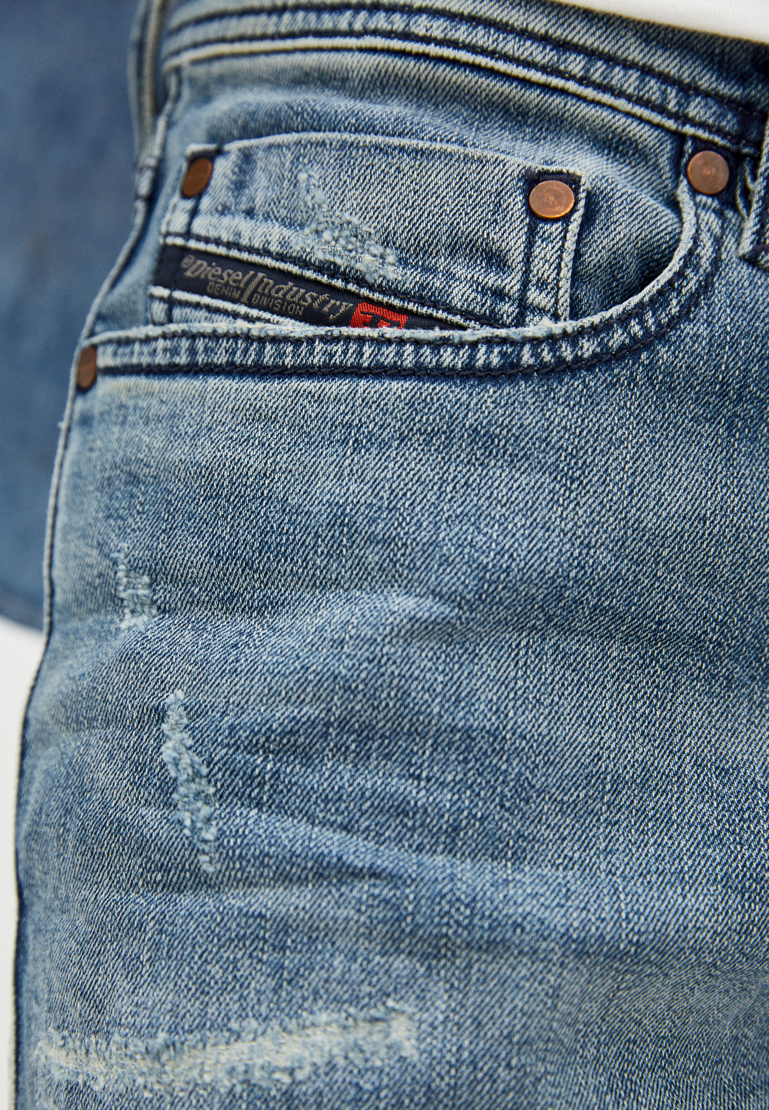 Мужские зауженные джинсы Diesel (Дизель) 00CKRJ084VI: изображение 4